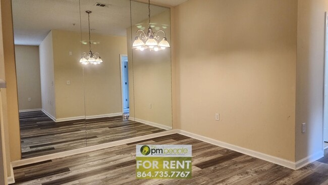 Building Photo - 3/2 Condo in Great Greenville Location!