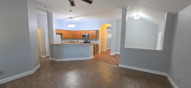 Building Photo - 113 Yosemite Ln