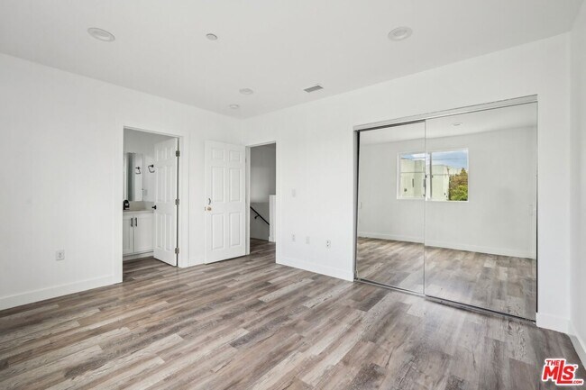 Building Photo - 2516 Malabar St