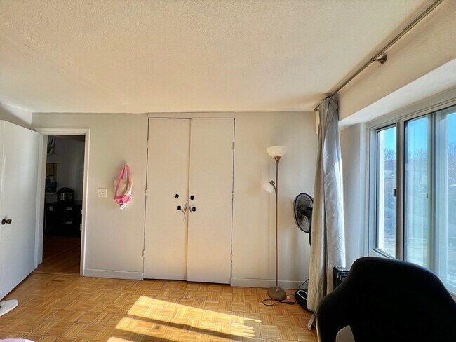 Building Photo - 4 Trowbridge Pl