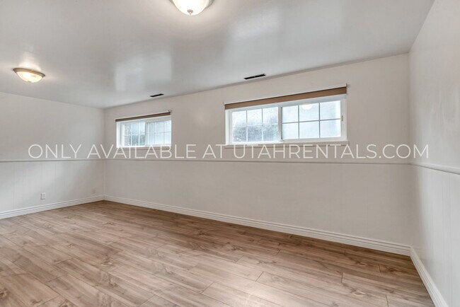 Building Photo - 4270 S Monarch Way