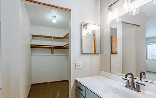 Building Photo - 1121 Range View Cir