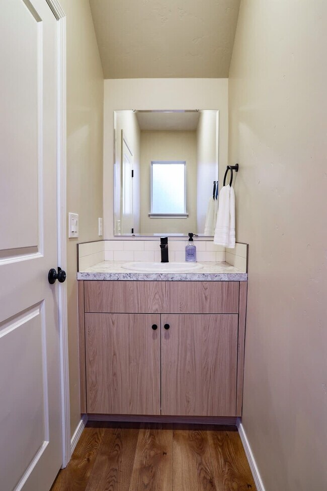 Building Photo - 717 E Elgin St