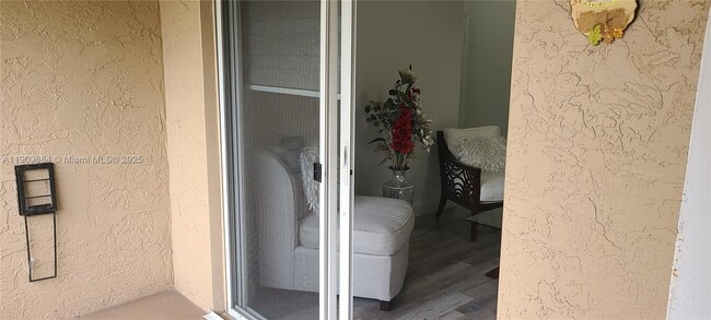 Building Photo - 220 SW 116th Ave