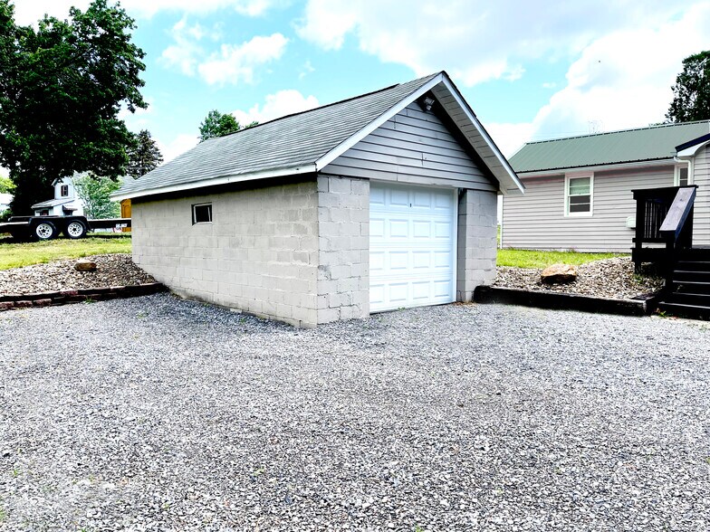 Building Photo - 3956 Hollow Rd