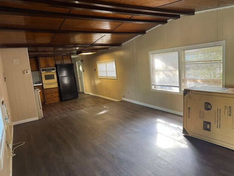 Building Photo - 1506 Maple St