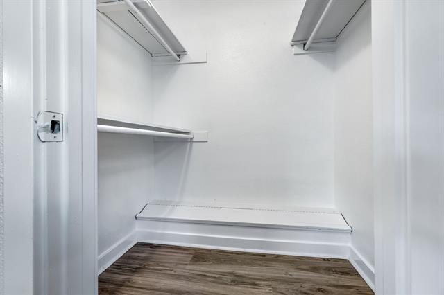 Building Photo - 912 Warfield Way