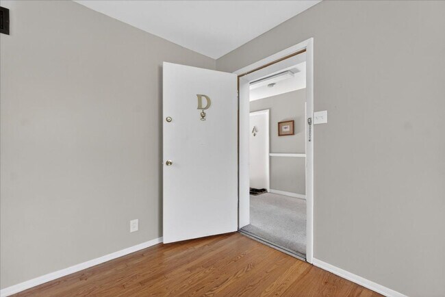 Building Photo - Apartment Food for the Soul