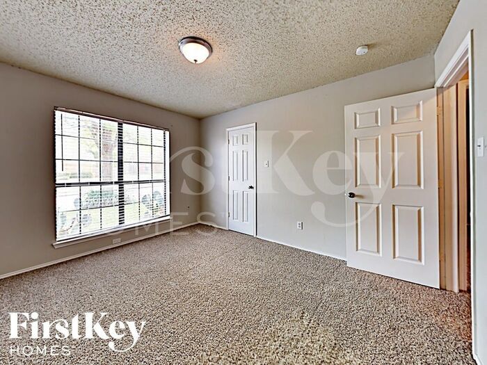 Building Photo - 936 Bluffview Dr