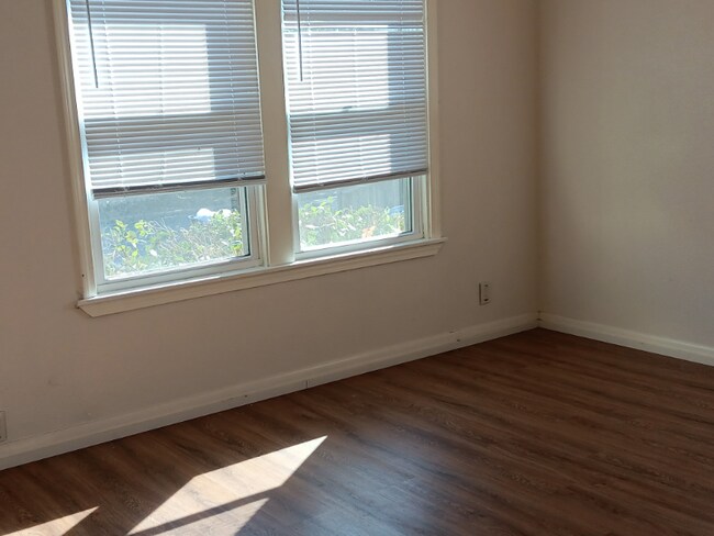 Building Photo - 1202 Marie St