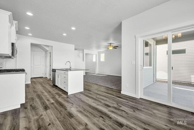 Building Photo - 3068 N Laughridge Ave