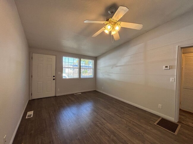 Building Photo - DARLING ONE BEDROOM FOR RENT!