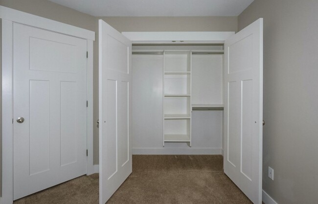 Building Photo - Beautiful Taylorsville Townhouse