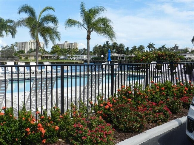 Building Photo - 6307 Bay Club Dr