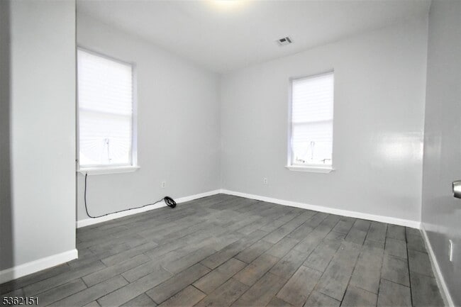 Building Photo - 482 S 17th St