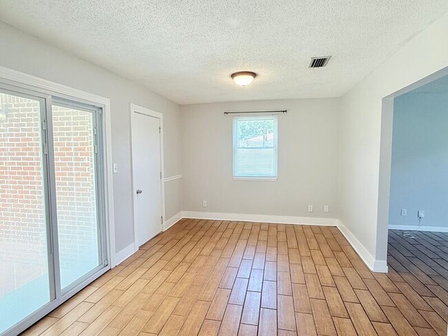 Building Photo - 4904 Andrea Ln