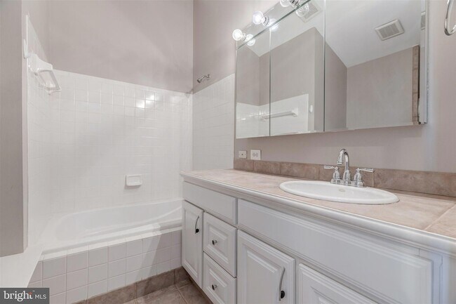 Building Photo - 5140 Donovan Dr