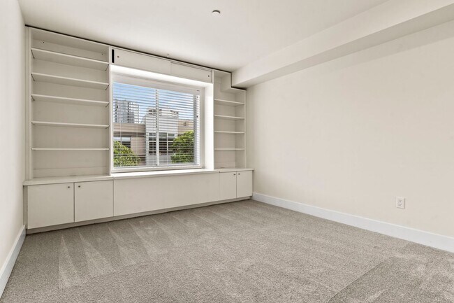 Building Photo - Lovely 2 Bed, 1.5 Bi-Level Hayes Valley Co...
