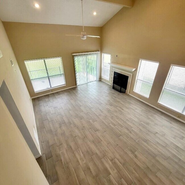 Building Photo - 16430 Clearwater Cir