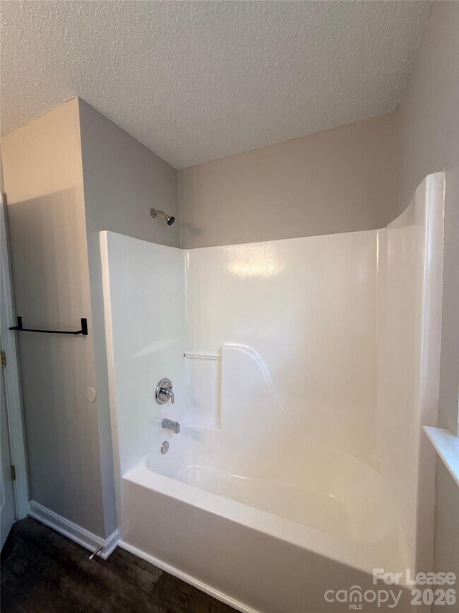 Building Photo - 1032 Meadowbrook Ln SW