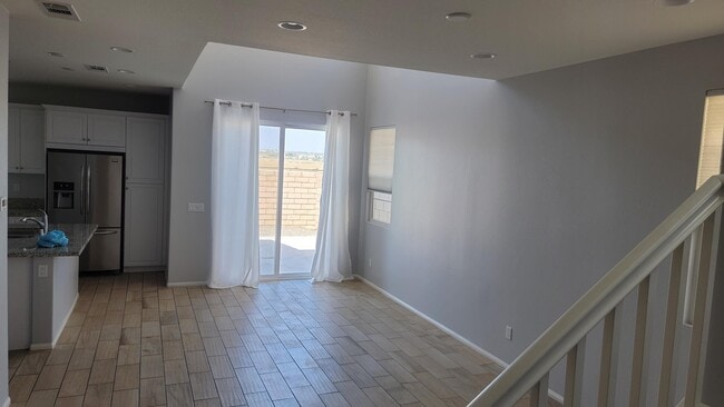 Building Photo - 305 Paseo Gusto
