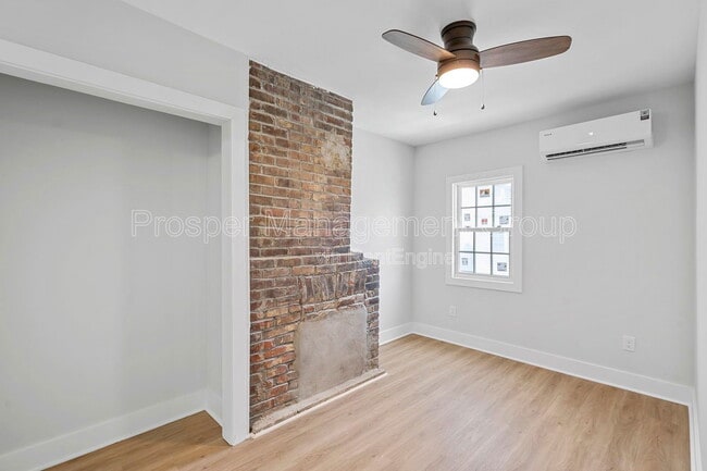 Building Photo - 22 Nunan St