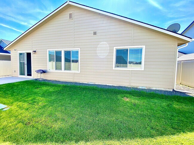 Building Photo - 3 Bedroom 2 Bath  PET FRIENDLY home in SW ...