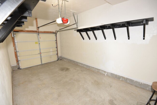 Building Photo - 2 Bedroom Townhome in Cypress Point North