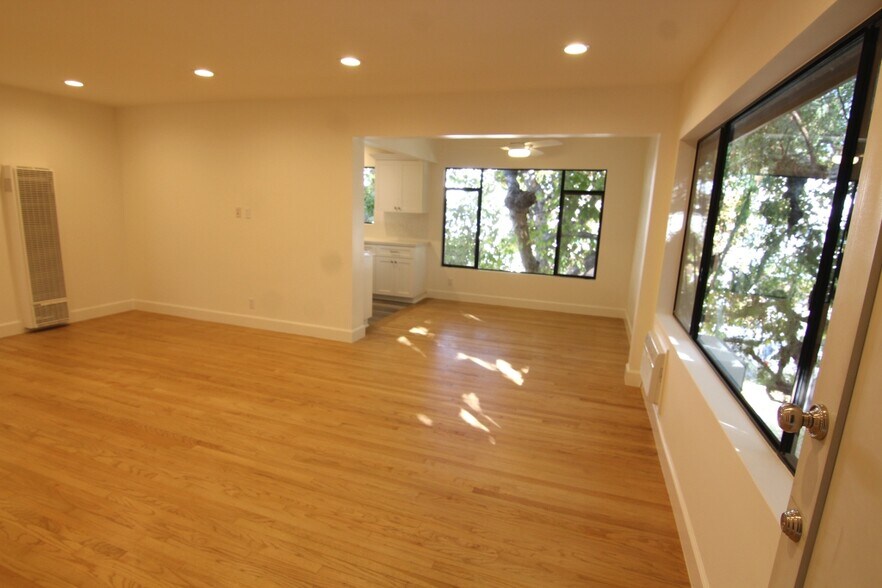 Building Photo - 1523 S Wooster St