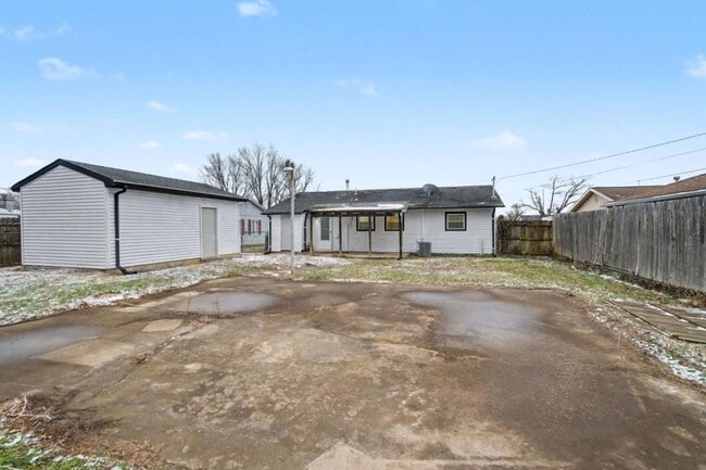 Building Photo - 5713 Mayville Dr