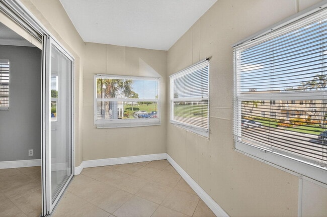 Building Photo - 184 Burgandy Way