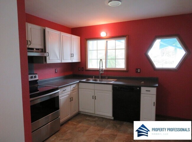 Building Photo - Well kept 3 bdrm in Ainaloa!