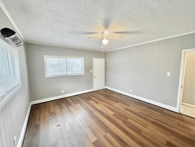 Building Photo - 3338 Coleman Ave