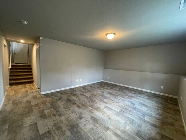 Building Photo - Three Bedroom Home in Portage