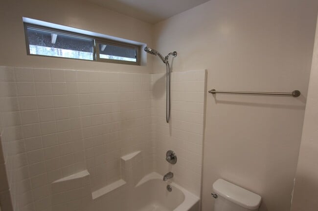 Building Photo - $500 OFF THE FIRST MONTHS RENT! Home in Mo...