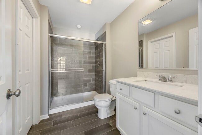 Building Photo - 2955 Madison Dr