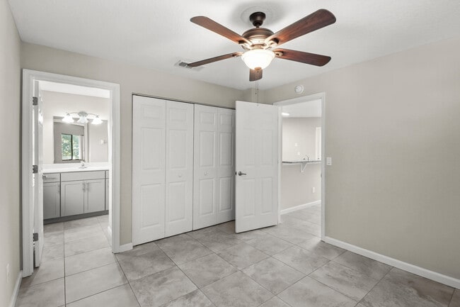 Building Photo - 2625 Heathcote Dr