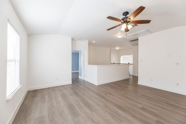 Building Photo - 25951 Ravenside Dr