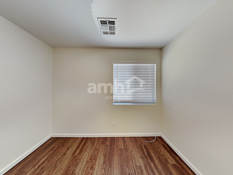 Building Photo - 1417 W Belmont Red Trail