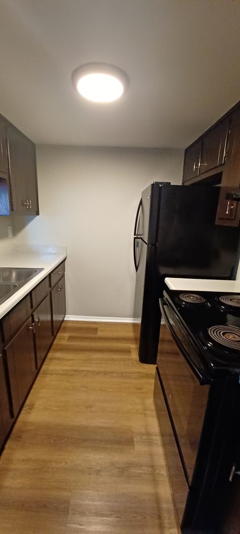 Building Photo - Kettering area! Beautiful 1 bed/1 bath Apartment