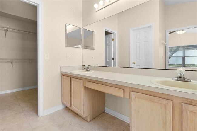 Building Photo - 2546 Crown Ridge Cir