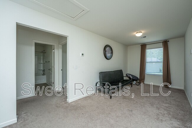 Building Photo - 105 Rockingham Way