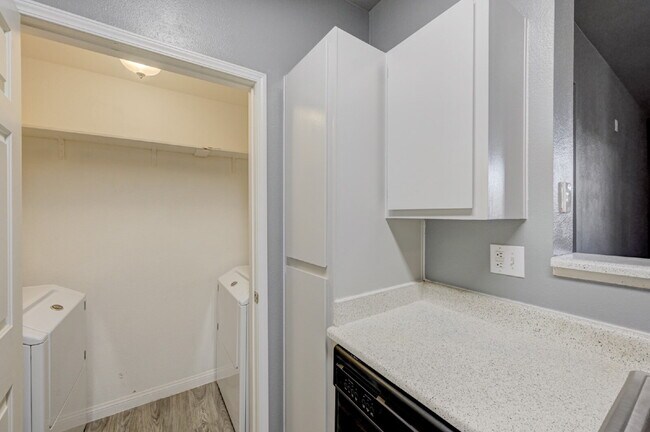 Building Photo - Ground Floor 2BD/2BA Condo in Gated Henderson Community – Resort-Style Amenities!