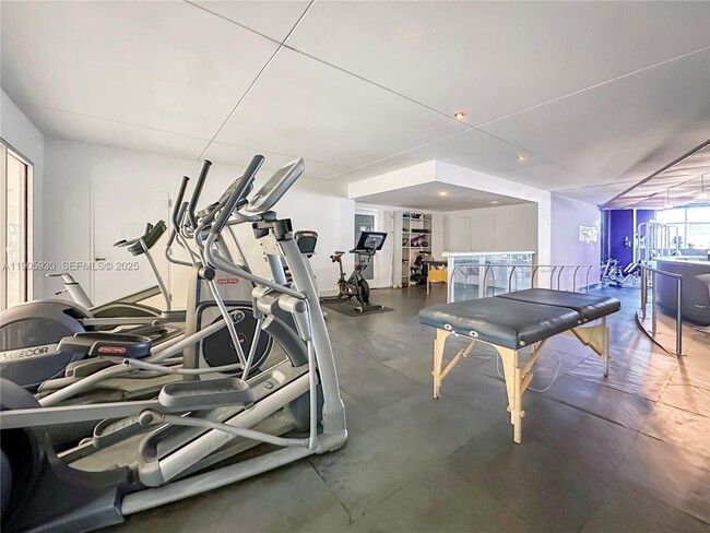 Building Photo - 1035 West Ave