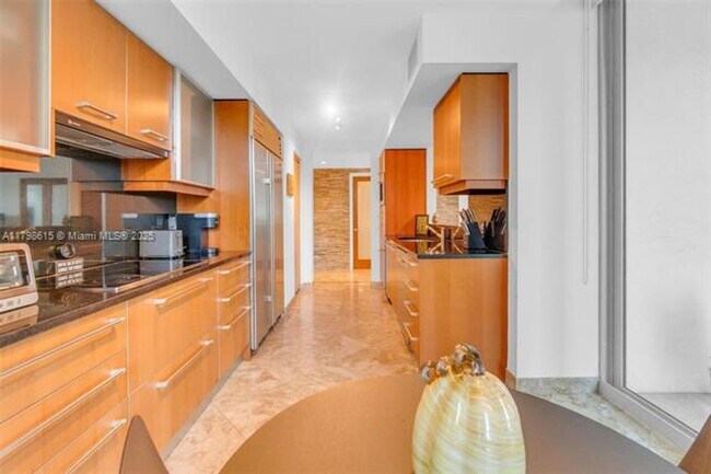 Building Photo - 1331 Brickell Bay Dr