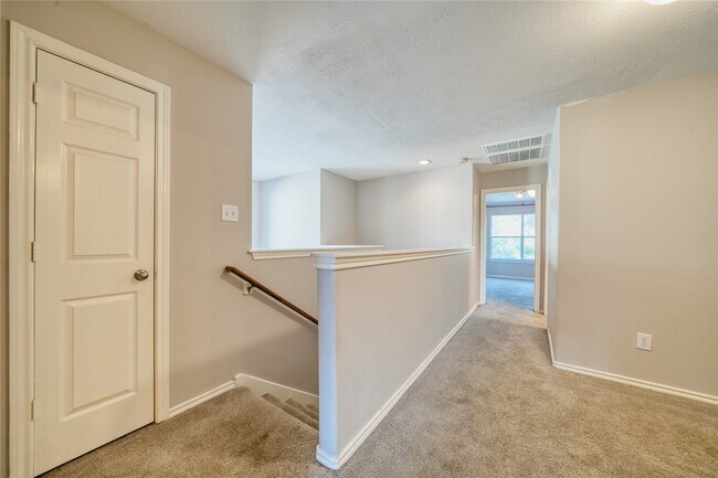 Building Photo - 2907 Hackamore Ln