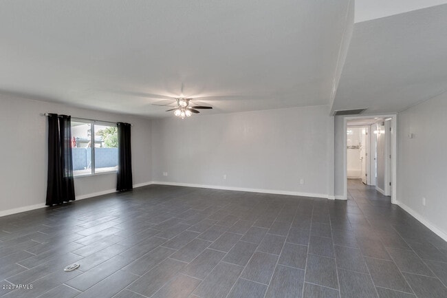 Building Photo - 1115 W Barrow Dr