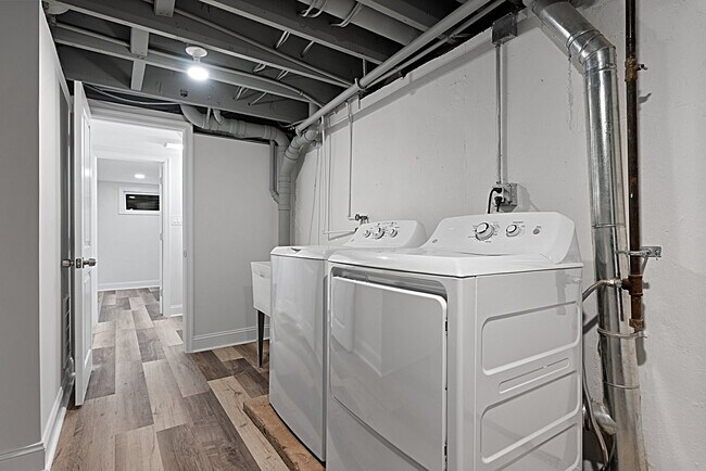 Building Photo - 409 Maiden Ln