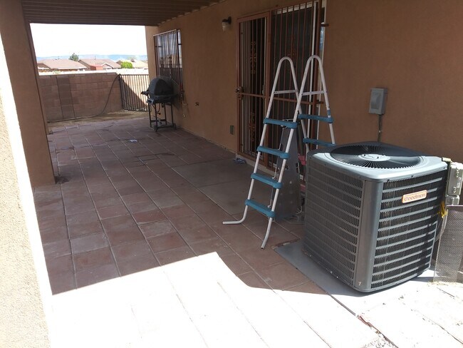 A/C - 9109 Valle Vidal Plz SW