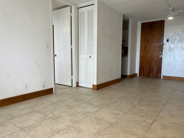 Building Photo - 1600 Wilikina Dr